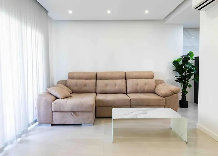 Modern 3-bed In Heart Of Lägenhet *