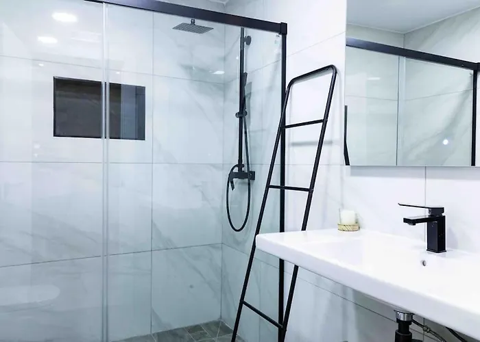 Modern 3-bed In Heart Of Lägenhet