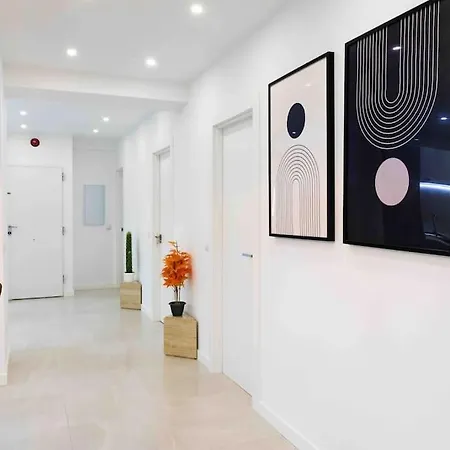 Modern 3-bed In Heart Of * Торремолинос
