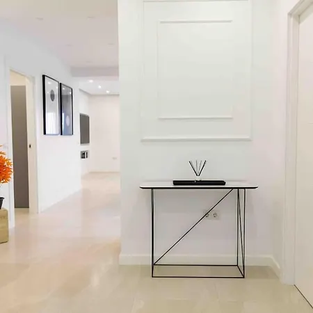 Апартаменты Modern 3-bed In Heart Of Торремолинос