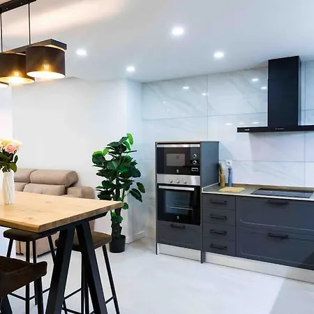 Modern 3-bed In Heart Of Апартаменты Торремолинос