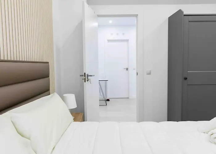 Modern 3-bed In Heart Of * Τορρεμολίνος