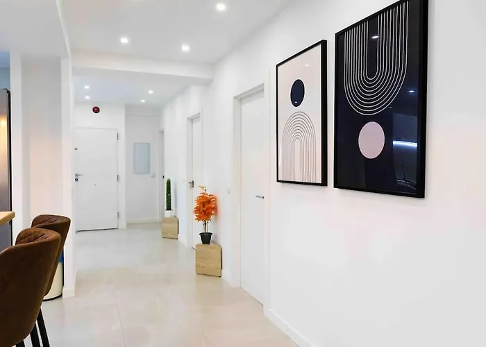 Modern 3-bed In Heart Of * Τορρεμολίνος