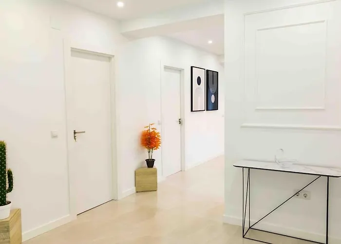 Διαμέρισμα Modern 3-bed In Heart Of *