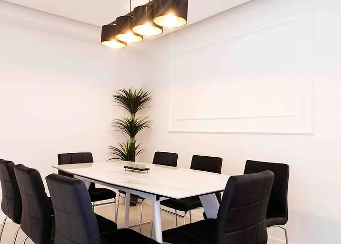 Modern 3-bed In Heart Of *