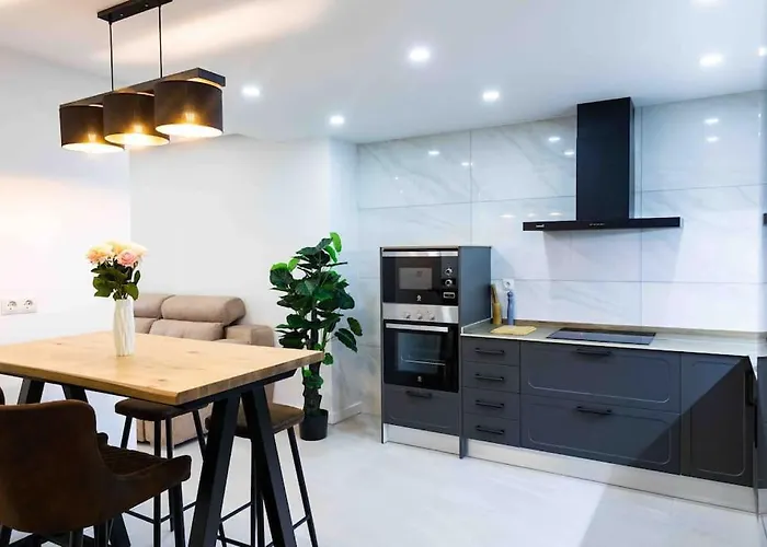 Modern 3-bed In Heart Of Διαμέρισμα Τορρεμολίνος