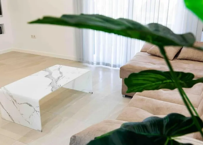 Διαμέρισμα Modern 3-bed In Heart Of Τορρεμολίνος