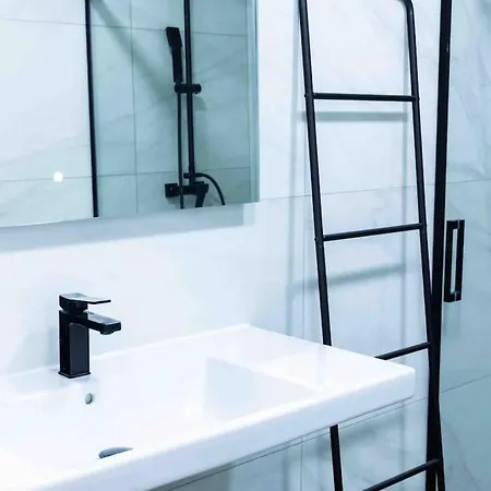 Modern 3-bed In Heart Of Apartment Torremolinos