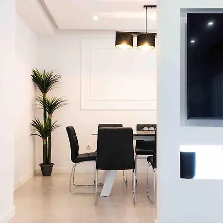 Modern 3-bed In Heart Of Apartment Torremolinos